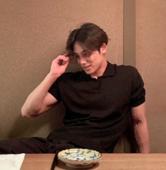 Mingyu viral photos 4 years ago (photo 2 of 2)