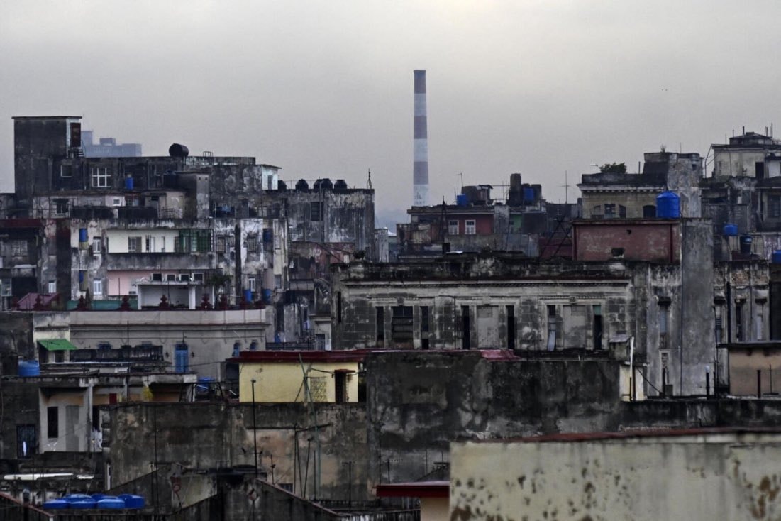 Cuba approves foreign bank accounts and tourism opening