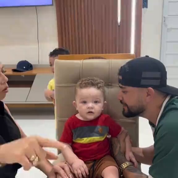 child reacts to event