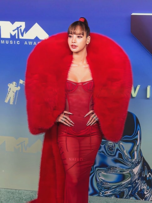 LISA VMAS red carpet edit