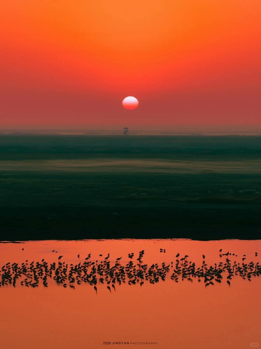 Jiangxi daybreak over the lakes