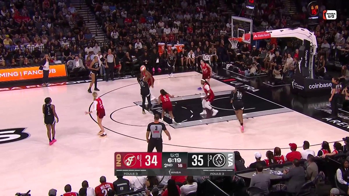 Chelsea Gray mid-range jumper