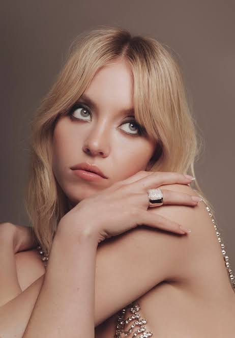 Sydney Sweeney and Kirsten Dunst follow each other
