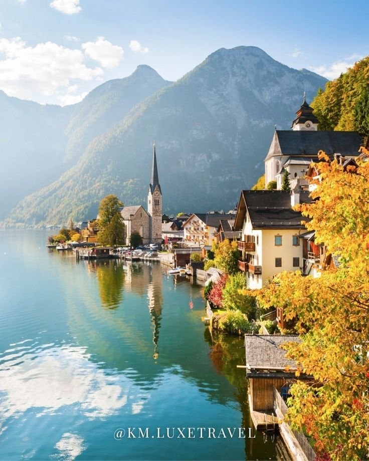 Hallstatt Austria lakeside village (photo 2 of 3)