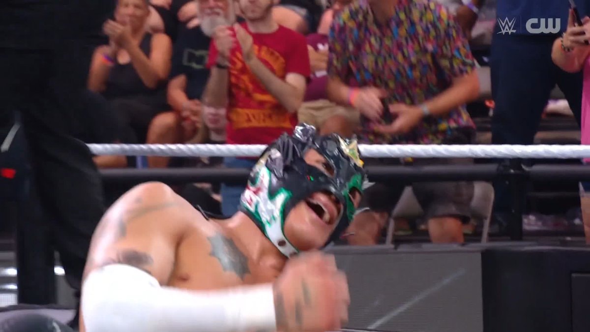 Rey Fenix defends AAA Cruiserweight Championship