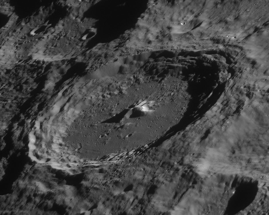 closest available images of the Moon (photo 2 of 4)