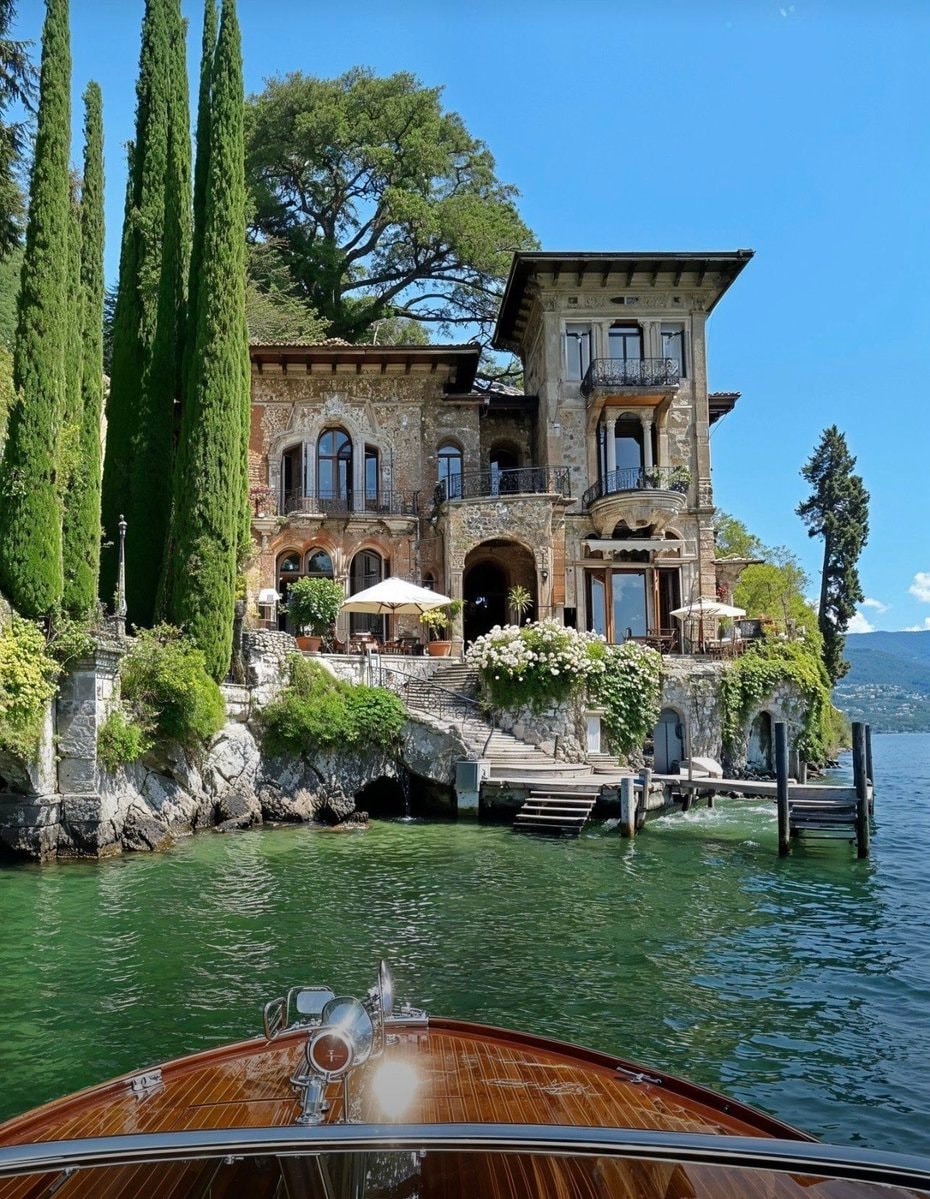 Breathtaking mansion Lake Como Italy