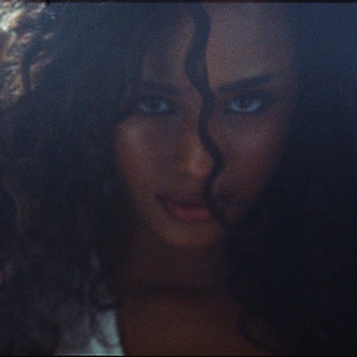 Tyla IS IT LOVE Billboard US Afrobeats #1 (photo 2 of 2)