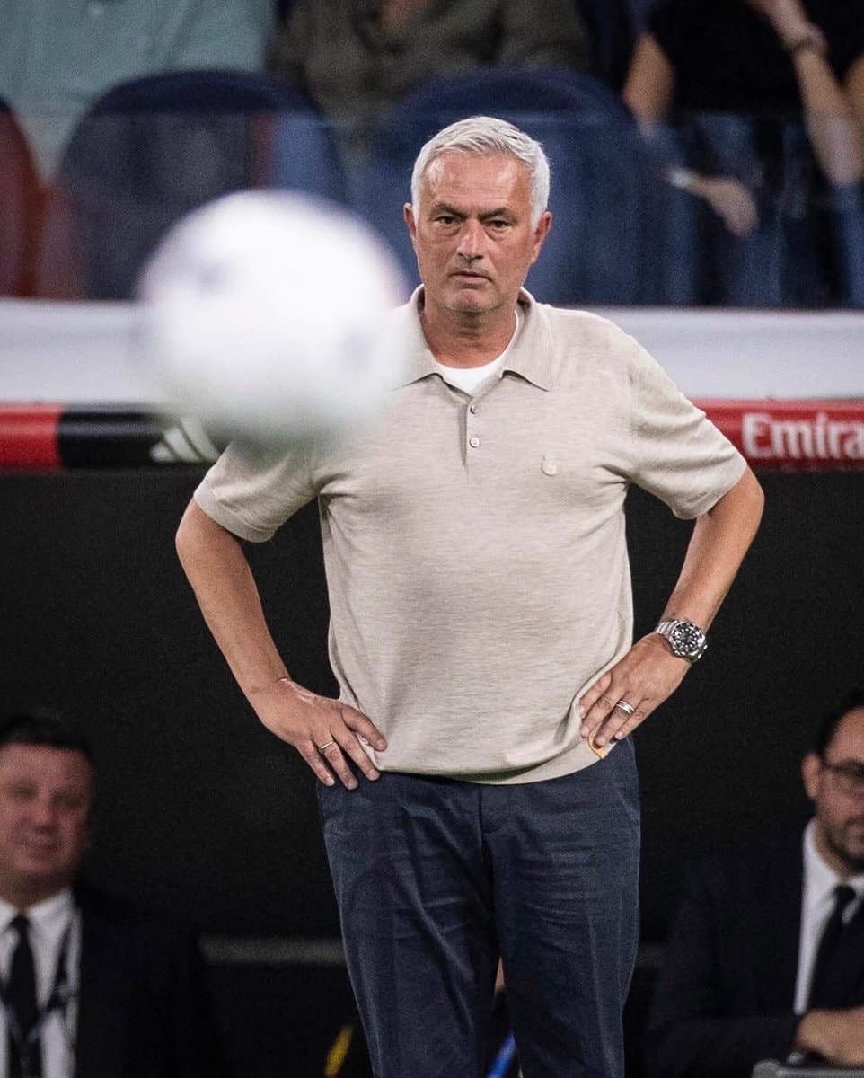 José Mourinho greeting José Mourinho greeting