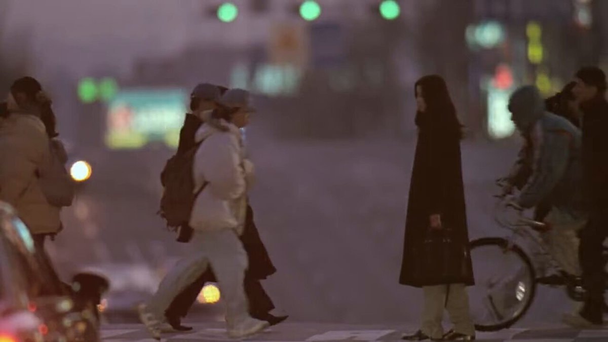 2000s romantic cinema scene