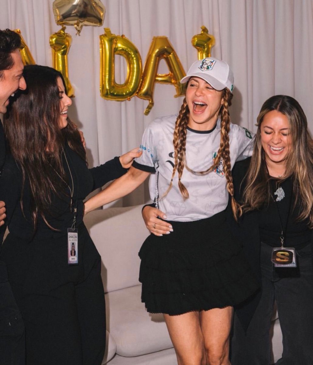 Shakira Dai Dai #1 Spotify celebration (photo 2 of 2)