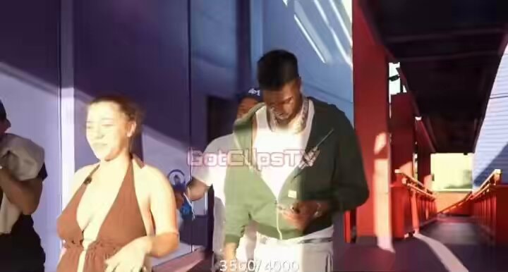 Naveah leaves son at Disneyland