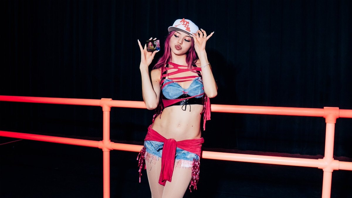 5 gum x ADÉLA Stimulating Style Collection