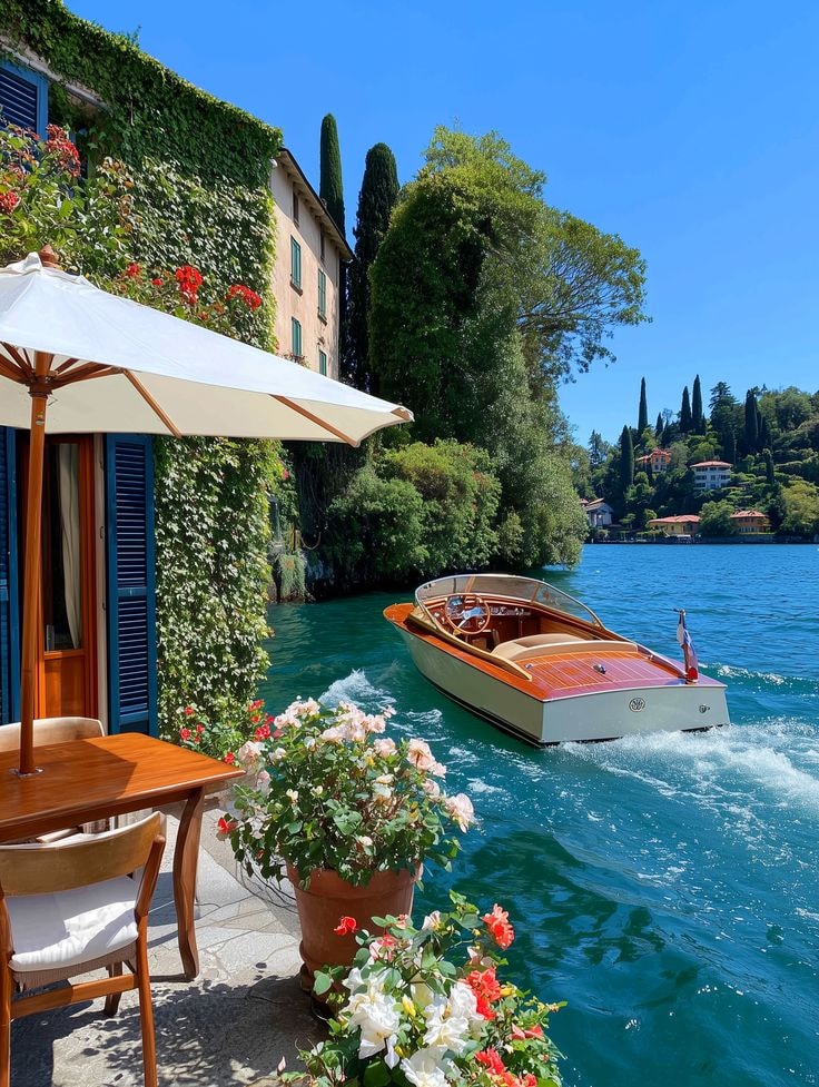 Lake Como Italy (photo 3 of 4)