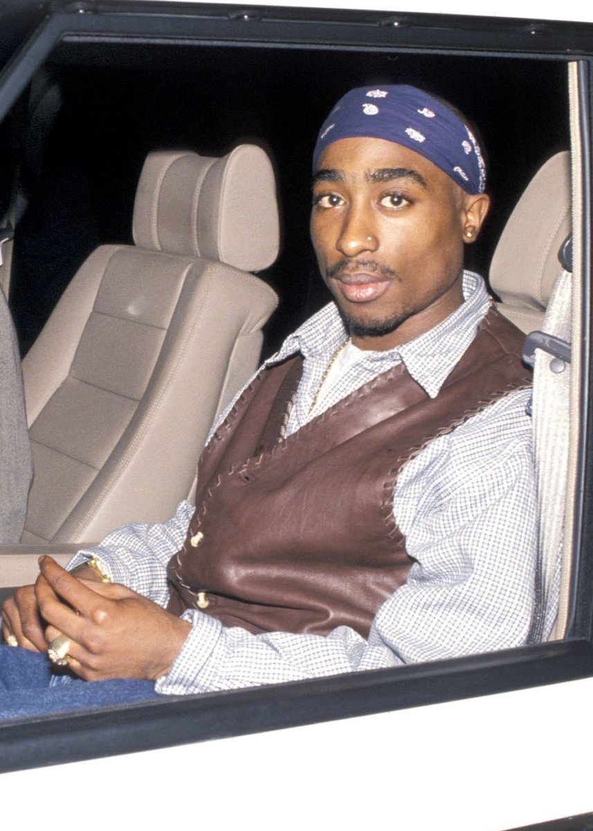 Tupac Shakur in car