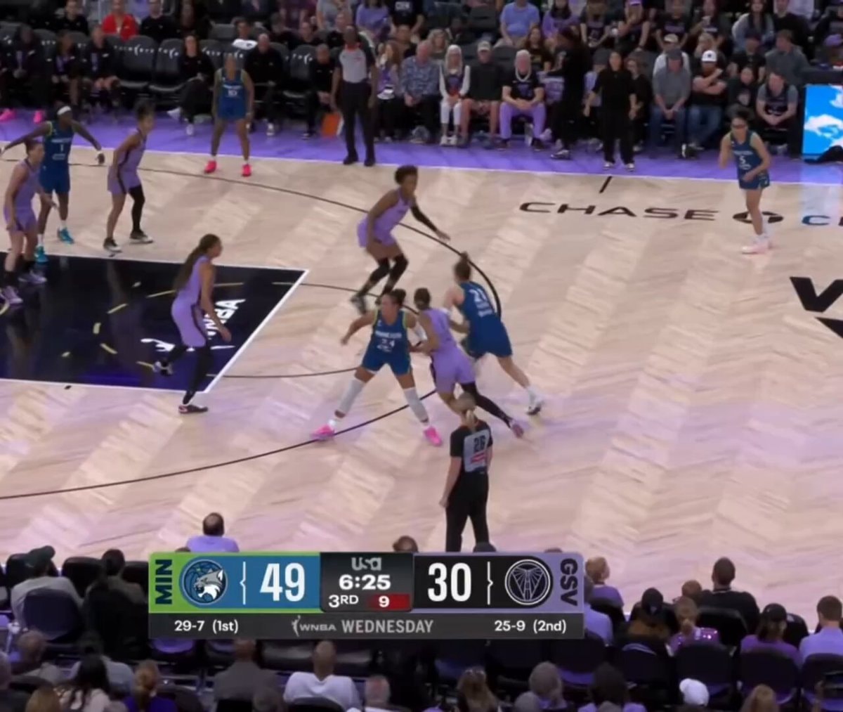 Olivia Miles behind-the-back dime