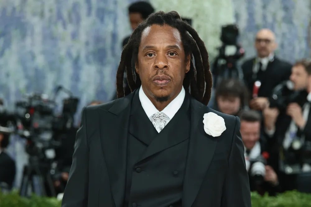 TMZ disputes Jay-Z claim on Kaepernick agreement (photo 1 of 2)