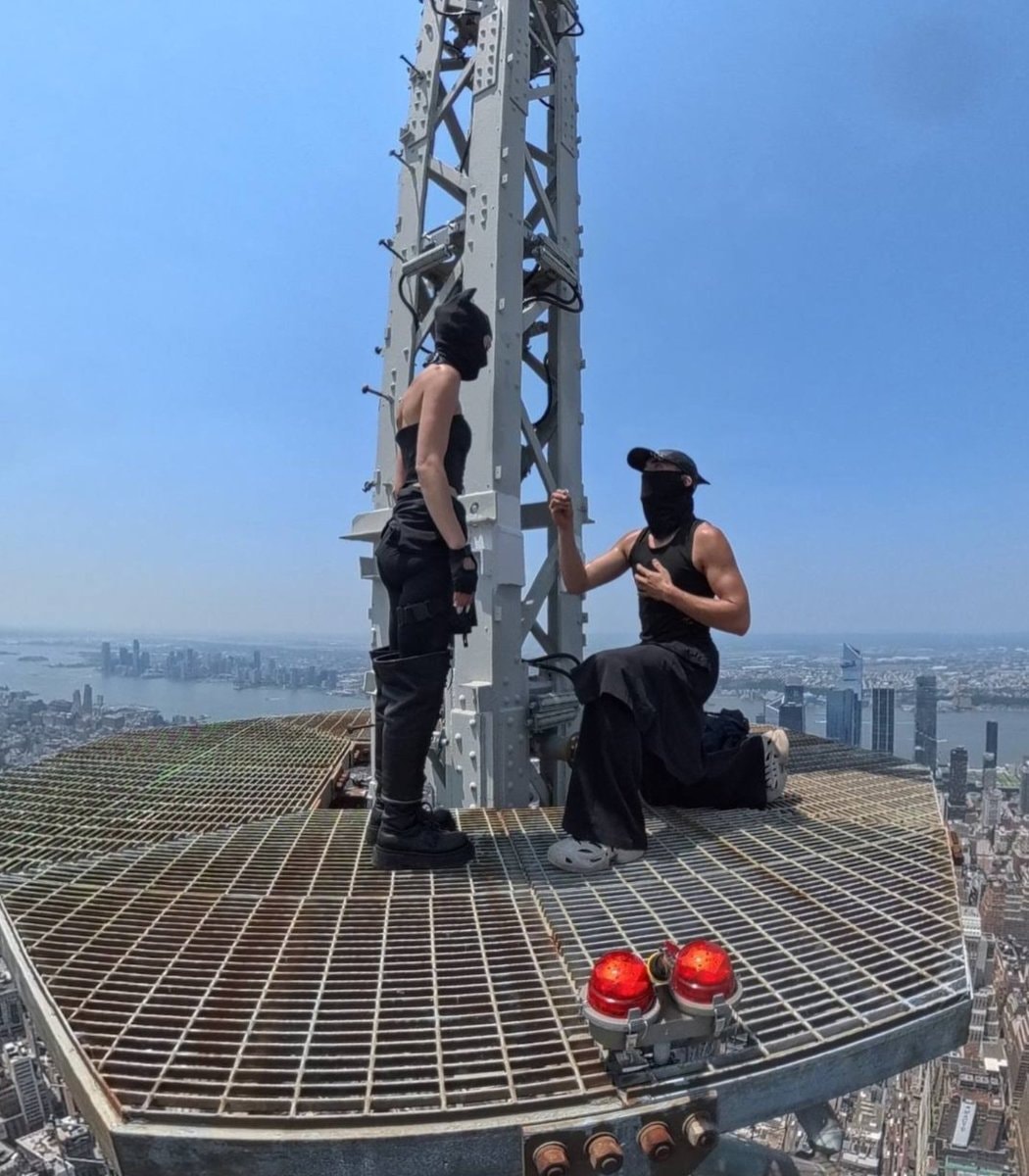 Angela Nikolau engagement ring Empire State Building (photo 2 of 2)
