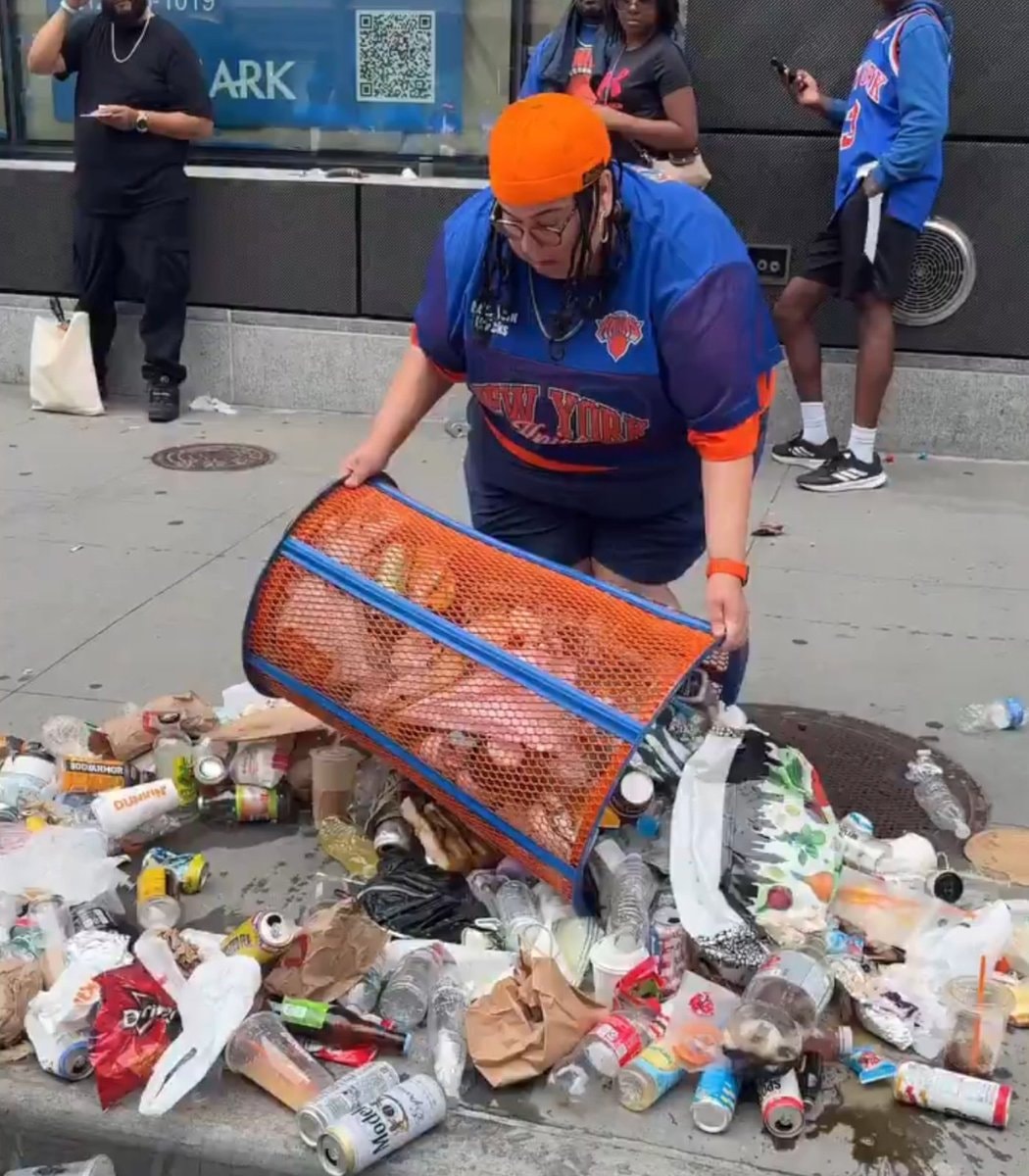 Woman fired for stealing Knicks trash can (photo 2 of 2)