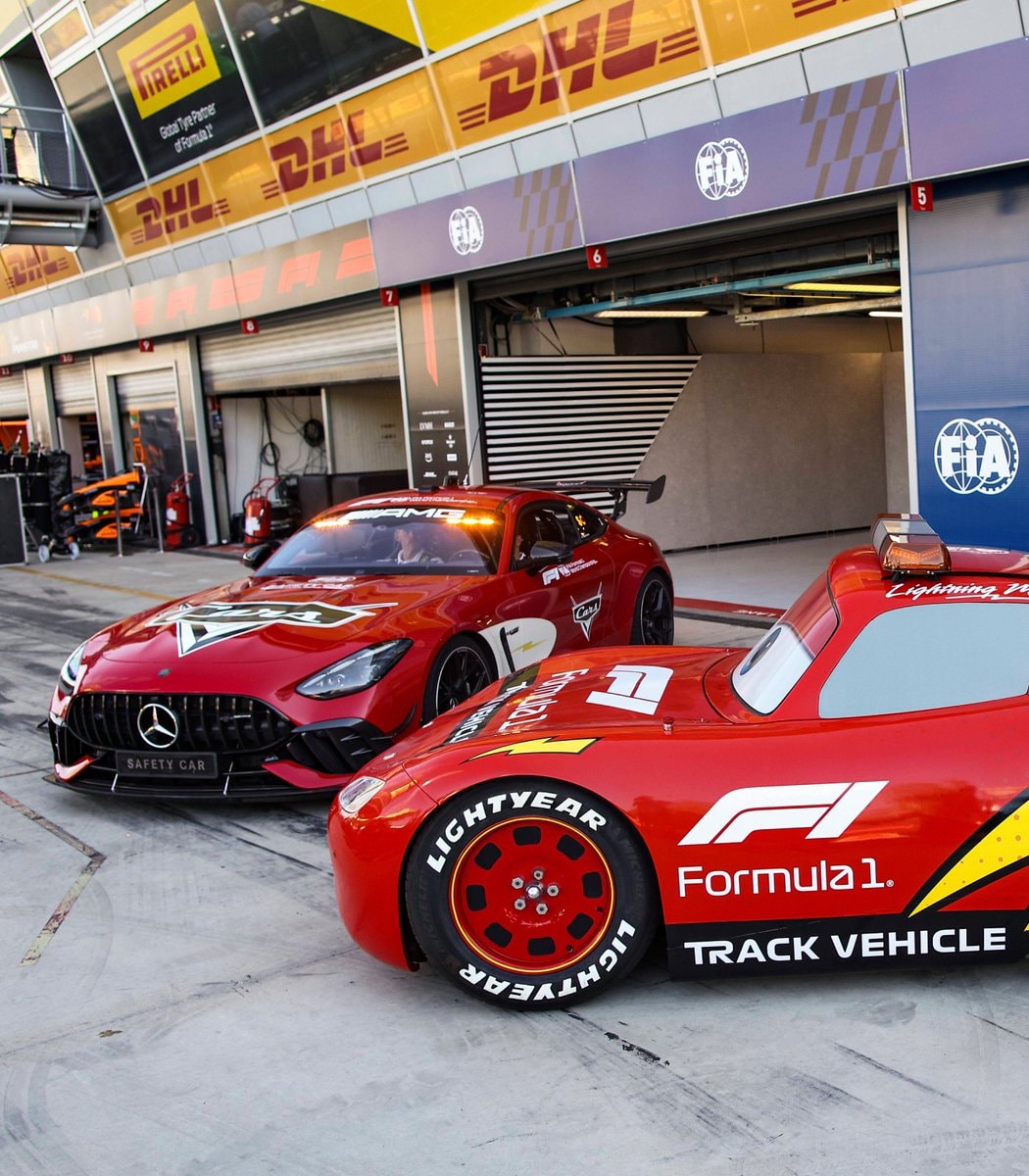 Lightning McQueen F1 safety car (photo 2 of 2)