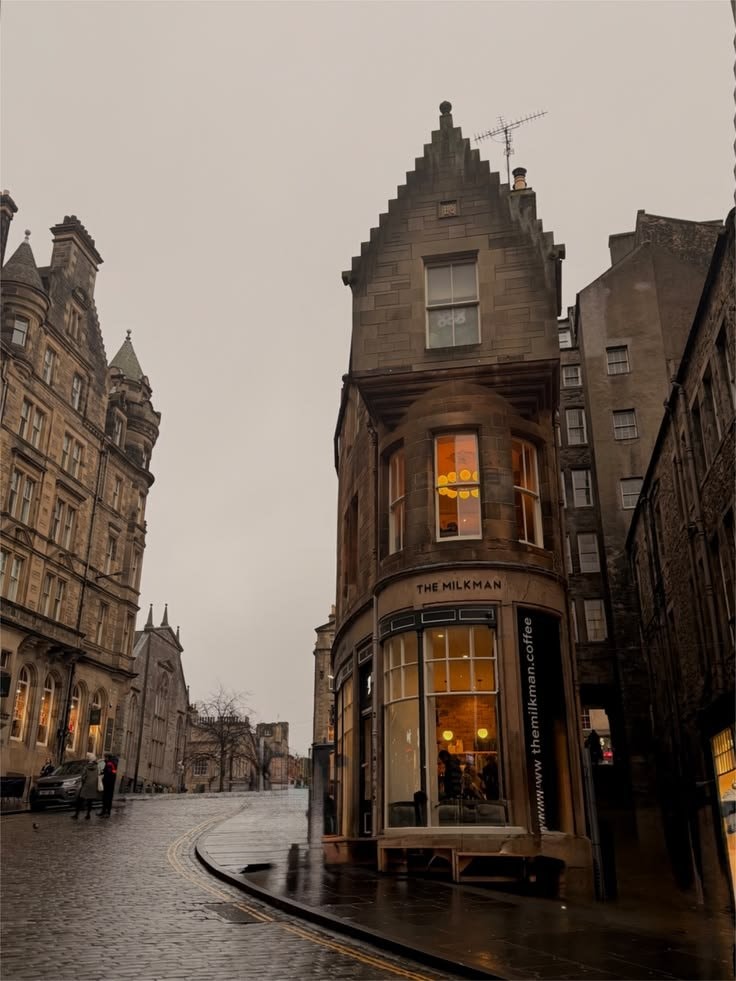 Edinburgh sunset colors (photo 4 of 4)