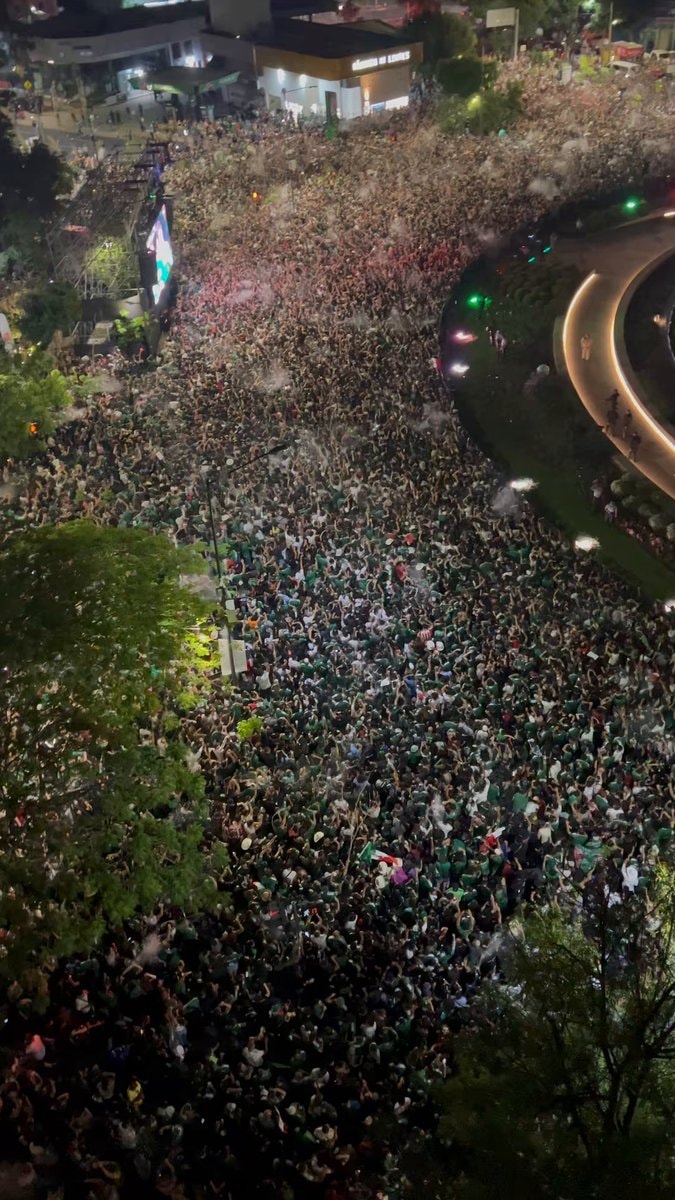 Mexico crowd support