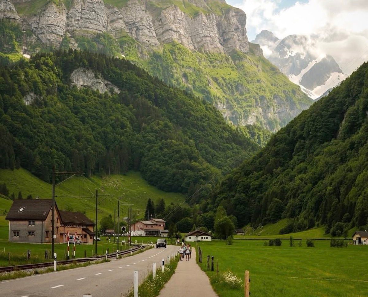Switzerland alpine village (photo 2 of 4)