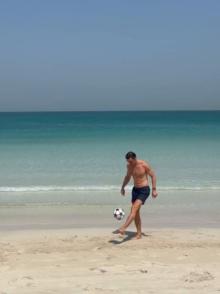 Gareth Bale beach AURA