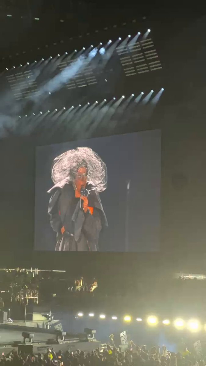 Fugees perform Killing Me Softly in London