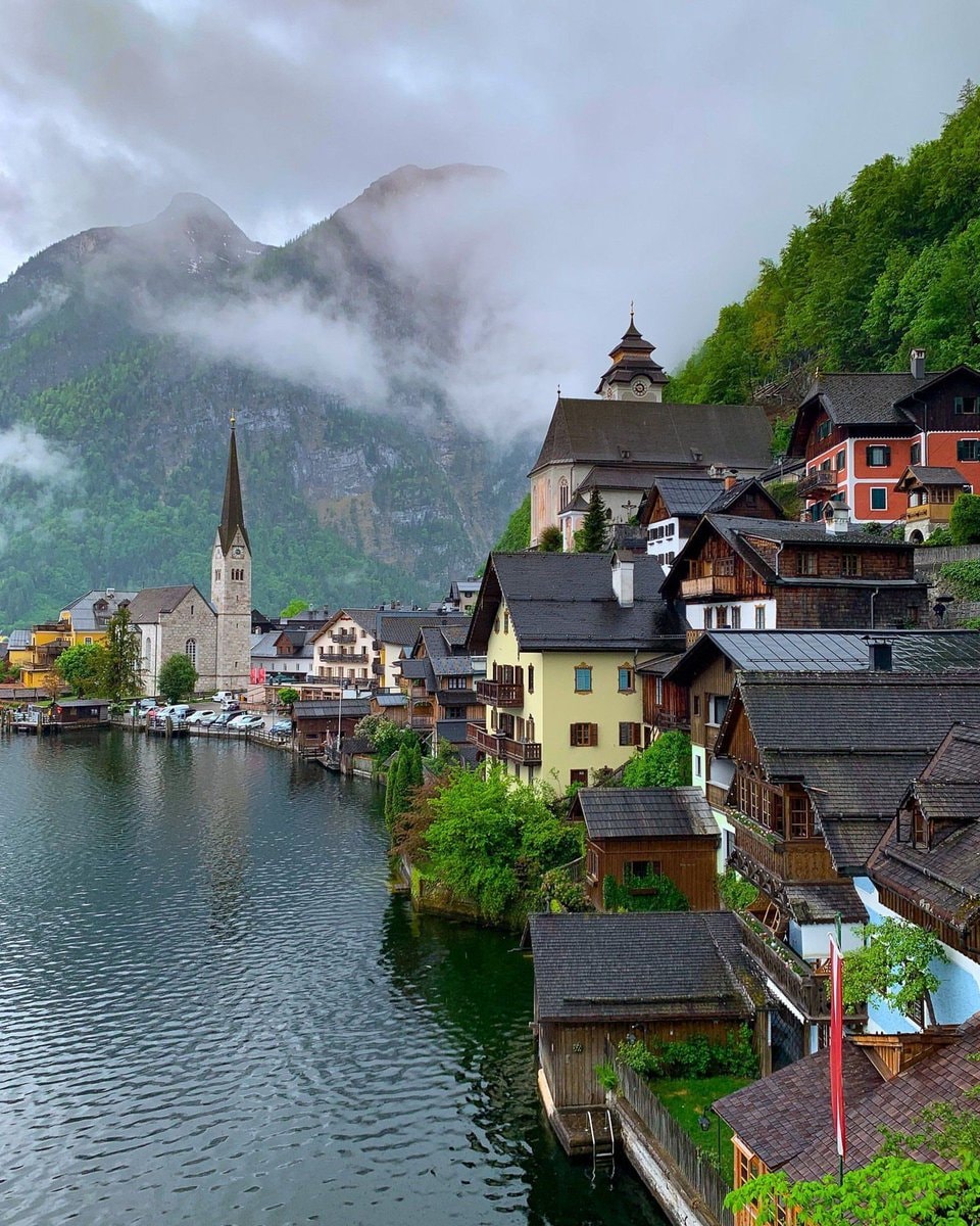 Hallstatt Austria village (photo 2 of 4)
