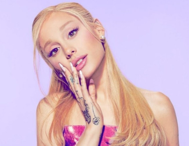 Taylor Swift Shakira Ariana Grande Olivia Rodrigo biggest female artists (photo 3 of 4)