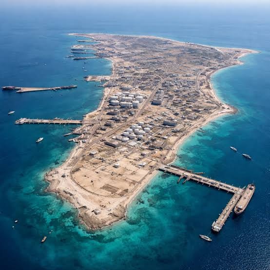 Explosions near Kharg Island anchorage (photo 2 of 2)