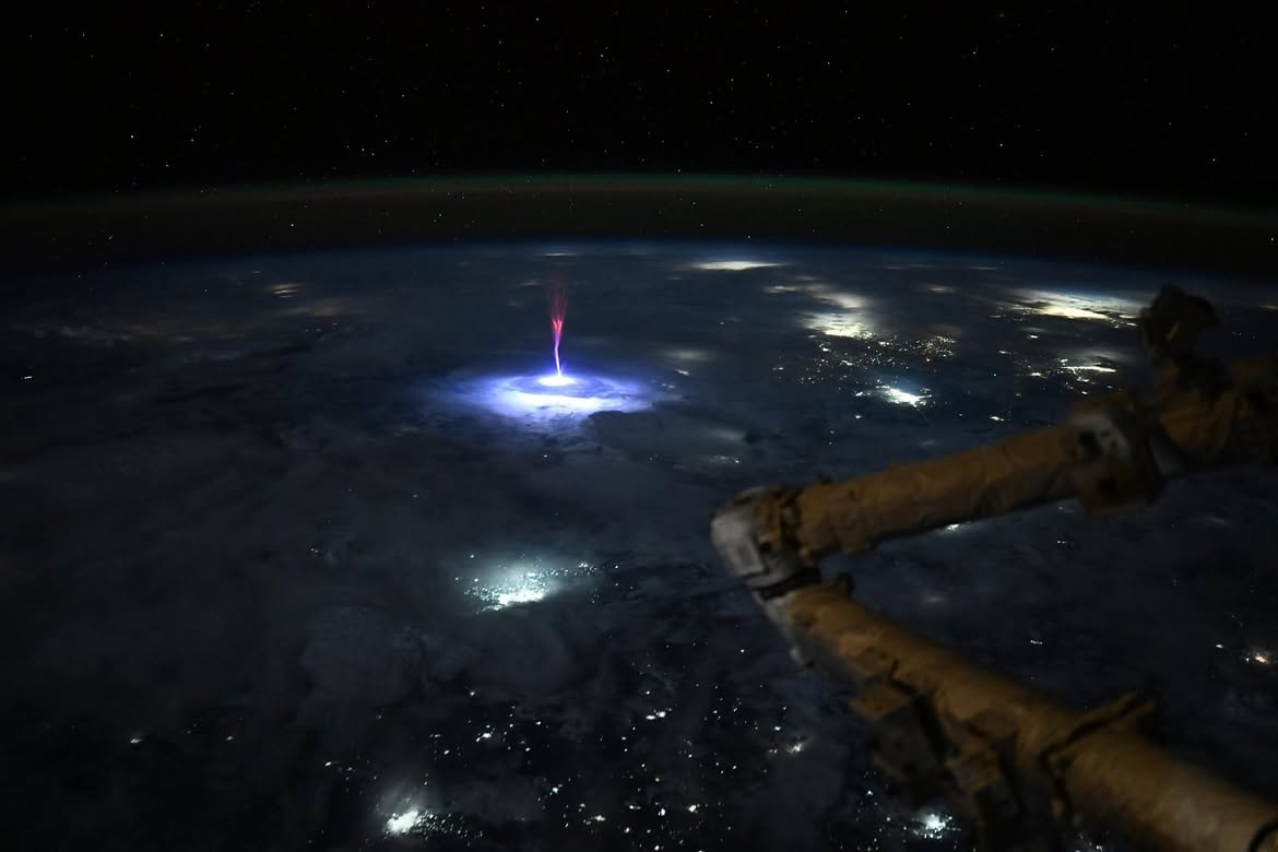 Nichole Ayers gigantic jet International Space Station Nichole Ayers gigantic jet International Space Station