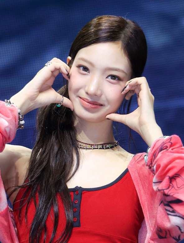 Seoyeon debut in Tuide (photo 1 of 2)