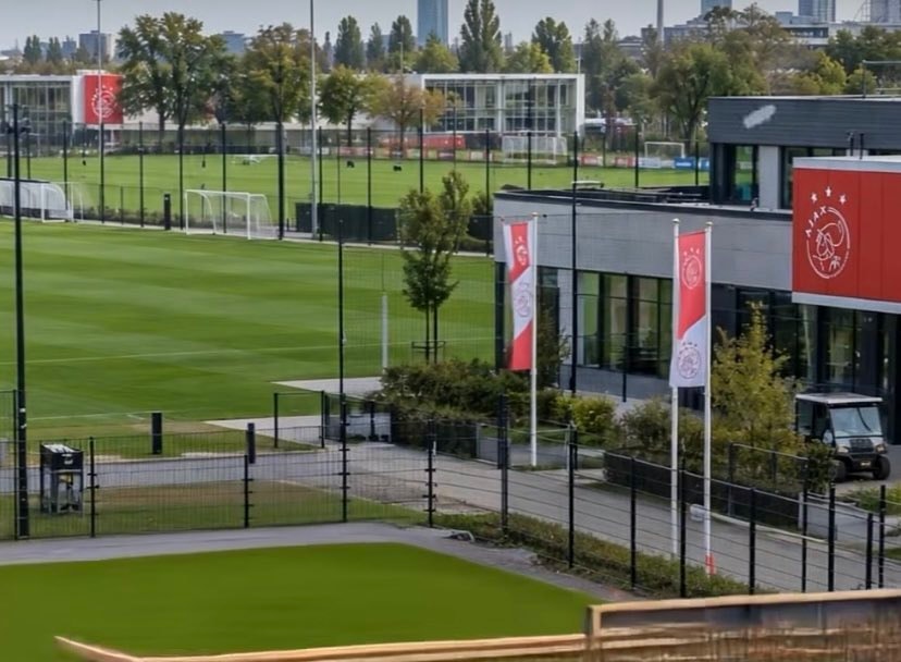 Ajax Calandlyceum school at De Toekomst (photo 2 of 2)
