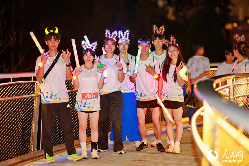 Chongyi County night sports (photo 2 of 4)