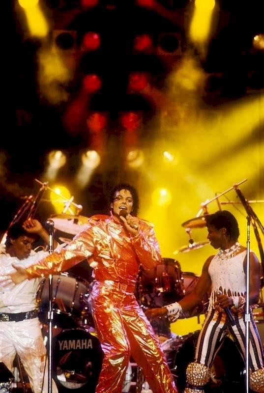 Michael Jackson stage performance 🔥🔥 (photo 4 of 4)