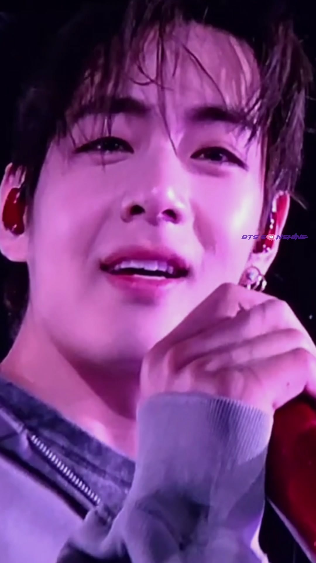 Taehyung teases ARMY before Toronto Day 2