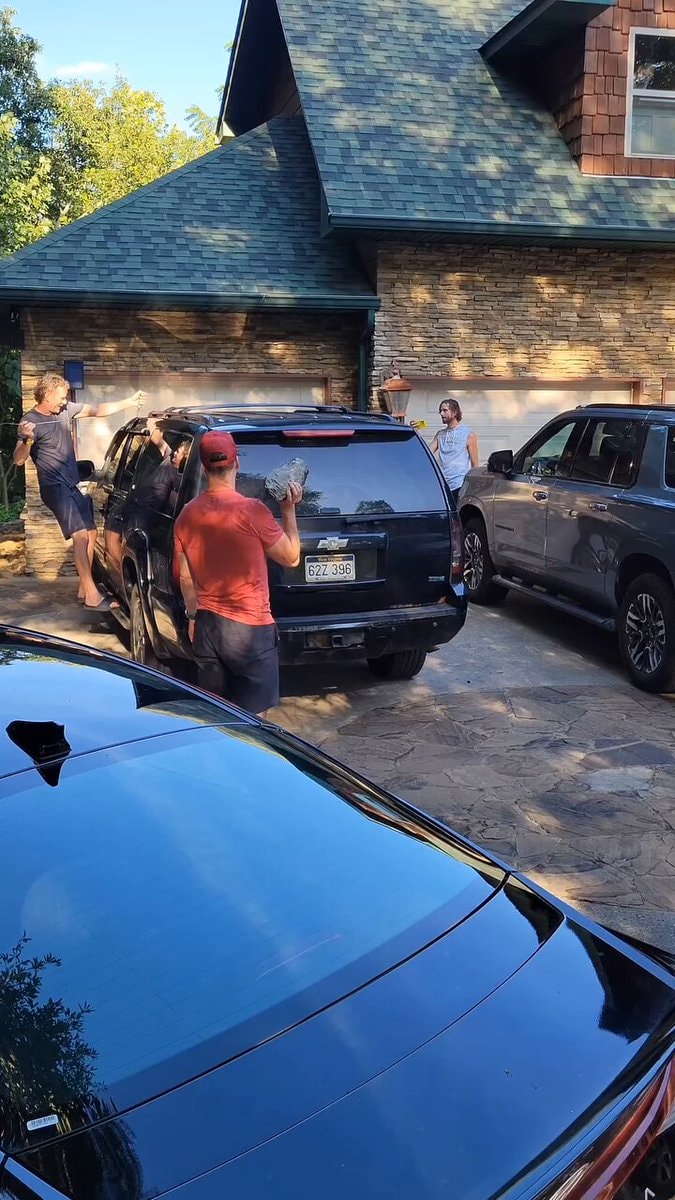 Men washing SUV Smoky Mountains