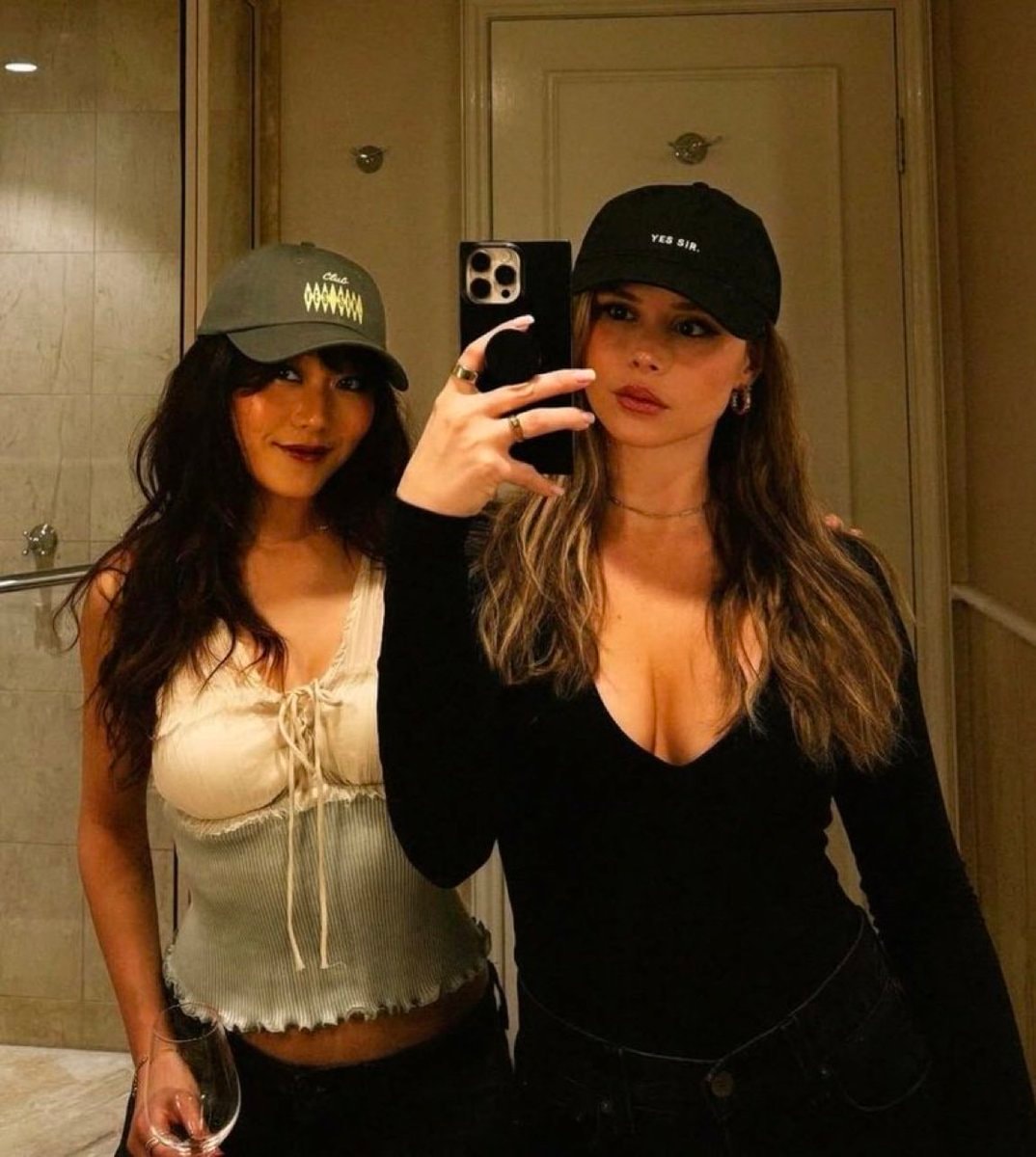 Karen Fukuhara Erin Moriarty selfie