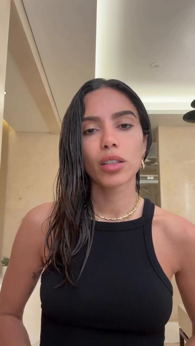 Anitta declares vote for LULA