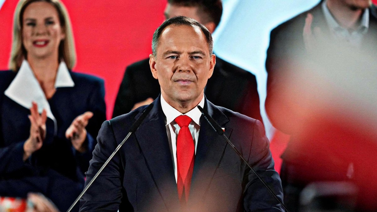 Karol Nawrocki emergency meeting