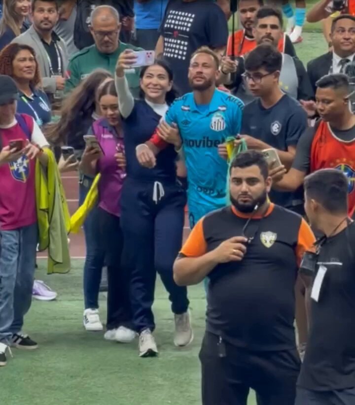 Neymar kiss rival fan wife