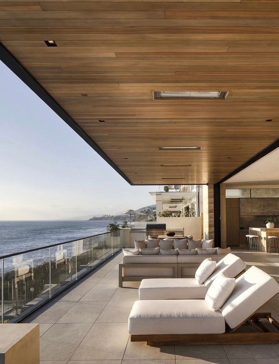 modern architectural scene (photo 2 of 4)