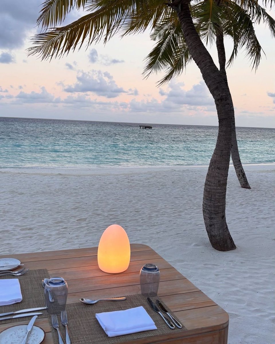 Beachside dinner table setup