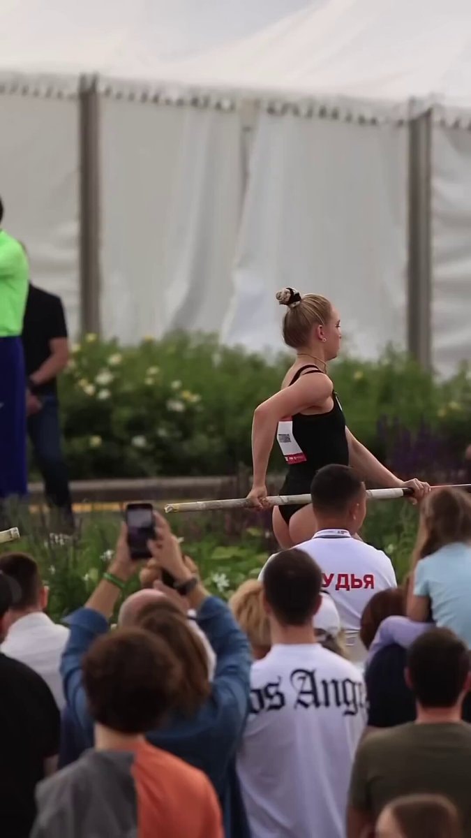 Pole vault jump Los Angeles competition