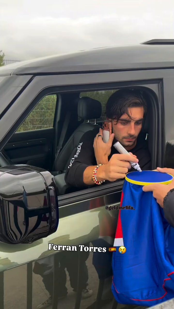 Ferrán Torres flat tire