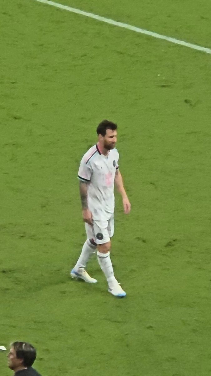 Messi arguing with referee Messi arguing with referee