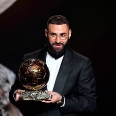 Karim Benzema Ballon d'Or trophy