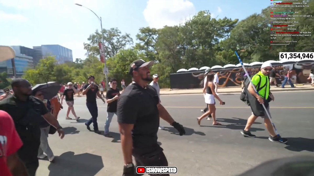 iShowSpeed shocked by fan advances iShowSpeed shocked by fan advances